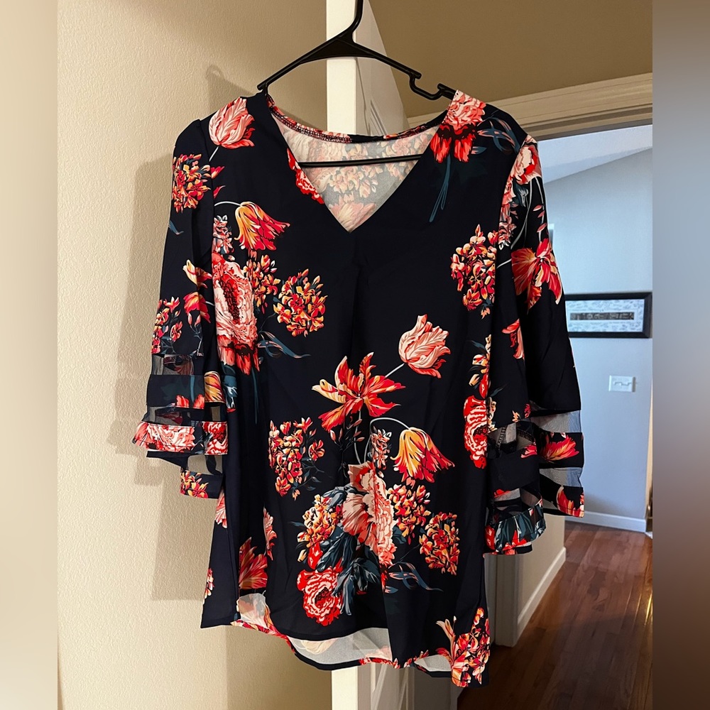 Women's V Neck Printed Top 3/4 Bell Sleeve Mesh Panel Blouse